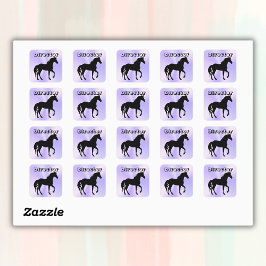 Schwarzes Pferd auf lila - Monogramm | Quadratischer Aufkleber