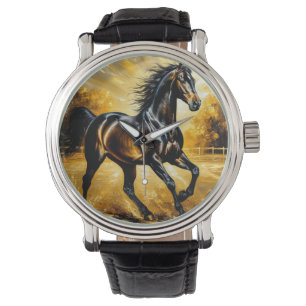 Schwarzes Pferd, das durch Wasser läuft im goldene Armbanduhr