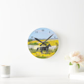 Schwarzes Pferd im Feld der Blume Runde Wanduhr (Zuhause)