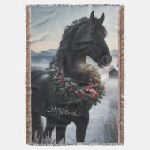 Schwarzes Pferd im Schnee mit Weihnachtskranz Decke (Vorderseite Vertikal)