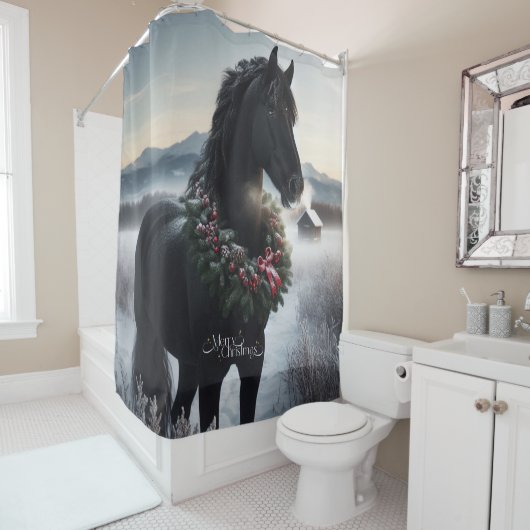 Schwarzes Pferd im Schnee mit Weihnachtskranz Duschvorhang (Beispiel)