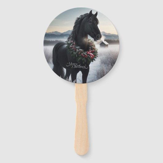 Schwarzes Pferd im Schnee mit Weihnachtskranz Fächer (Vorderseite)