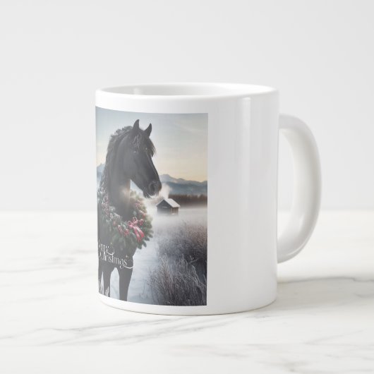 Schwarzes Pferd im Schnee mit Weihnachtskranz Jumbo-Tasse (Vorderseite Rechts)