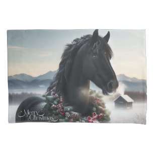 Schwarzes Pferd im Schnee mit Weihnachtskranz Kissenbezug