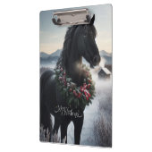 Schwarzes Pferd im Schnee mit Weihnachtskranz Klemmbrett (Links)