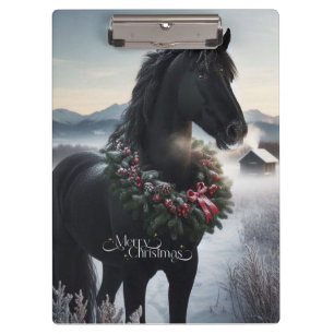 Schwarzes Pferd im Schnee mit Weihnachtskranz Klemmbrett