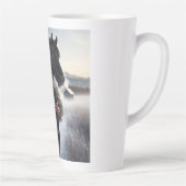 Schwarzes Pferd im Schnee mit Weihnachtskranz Milchtasse (Rechts)