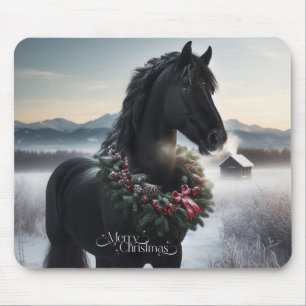 Schwarzes Pferd im Schnee mit Weihnachtskranz Mousepad