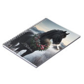 Schwarzes Pferd im Schnee mit Weihnachtskranz Notizblock (Linke Seite)