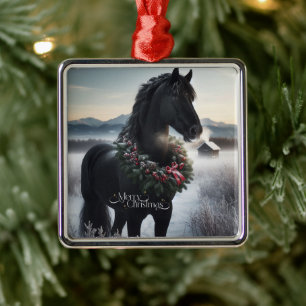 Schwarzes Pferd im Schnee mit Weihnachtskranz Ornament Aus Metall