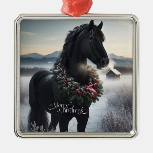Schwarzes Pferd im Schnee mit Weihnachtskranz Ornament Aus Metall (Vorne)