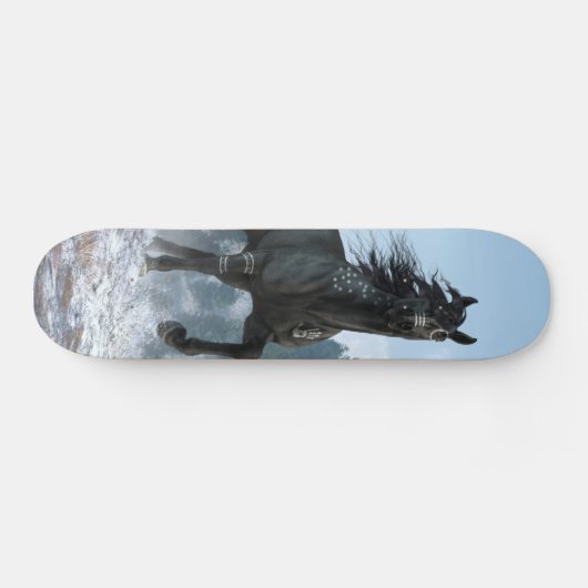Schwarzes Pferd in Kriegsfarbe Skateboard (Horizontal)