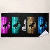 Schwarzes Pferd Lila, blau, Aquamarin, Golden Sky Strandtuch (Vorderseite)