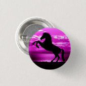 Schwarzes Pferd Lila Himmel und Wasser Button (Vorne & Hinten)