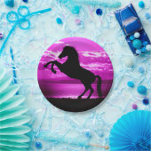 Schwarzes Pferd Lila Himmel und Wasser Pappteller (Party)