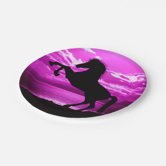 Schwarzes Pferd Lila Himmel und Wasser Pappteller (Schrägansicht)