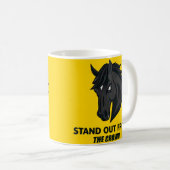 Schwarzes Pferd mit Text, das sich von der Masse a Kaffeetasse (VorderseiteRechts)