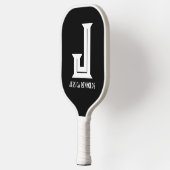Schwarzes Pickleball-Paddel mit Minimal-Monogramm Pickleball Schläger (Links)