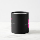 Schwarzes Pink Modernes Stylisches Schriftmonogram Tasse (Zentrum)