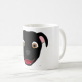 Schwarzes Pitbull stellen gegenüber Kaffeetasse (VorderseiteRechts)