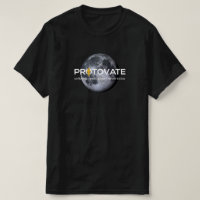 Schwarzes Protokoll auf dem T - Shirt des Mondes