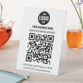 Schwarzes QR-Code-Geschäftspodest-Schild mit Logo Sockelschild (In Situ)
