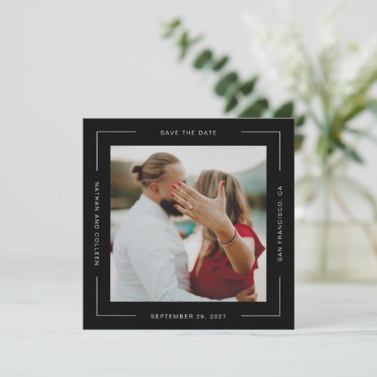 Schwarzes Quadrat Ganzes Textrahmen Save the Date (Stehend Vorderseite)
