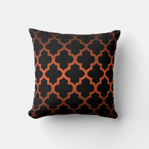 Schwarzes Quatrefoil Muster auf orange Mischung Kissen