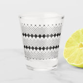 Schwarzes Rautenmuster Schnapsglas (Vorderseite)