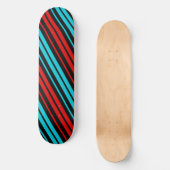 Schwarzes rotes blaues Streifenmuster   Skateboard (Vorderseite)