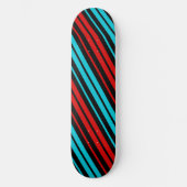 Schwarzes rotes blaues Streifenmuster   Skateboard (Vorderseite)