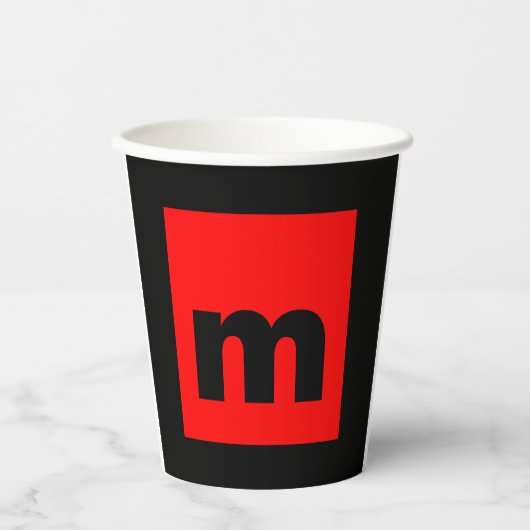 Schwarzes rotes Monogramm Anfangsbuchstabe modern  Pappbecher (Vorderseite)