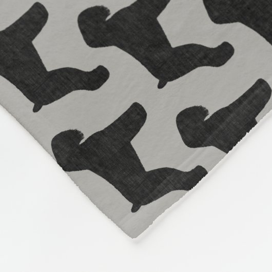 Schwarzes russisches Terrier-Silhouette-Muster Fleecedecke (Ecke)