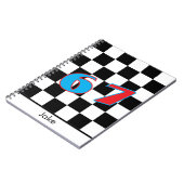 Schwarzes Schachbrett mit personalisiertem Namen u Notizblock (Linke Seite)