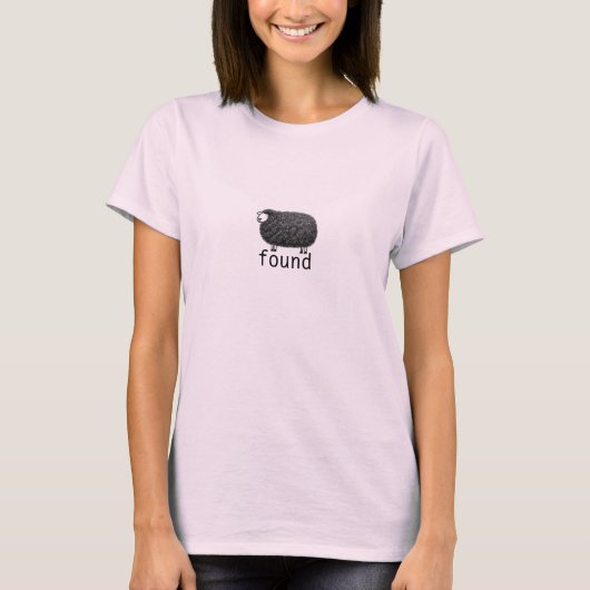Schwarzes Schaf mit "Gefunden"-Text T-Shirt (Vorderseite)