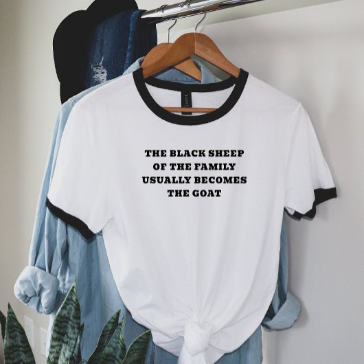 Schwarzes Schaf wird zur Ziege T-Shirt