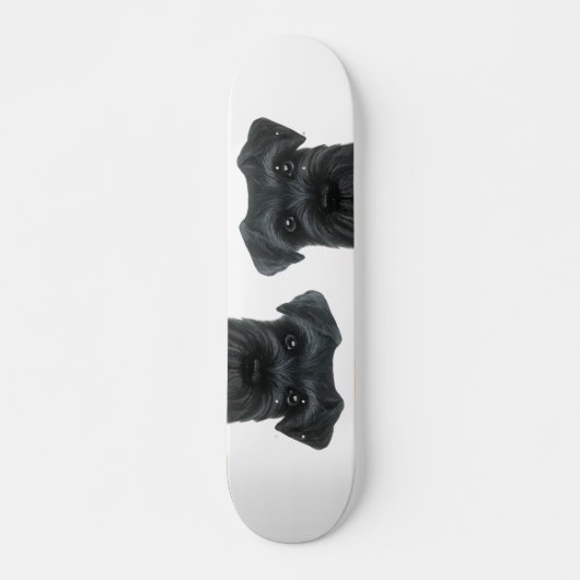 Schwarzes Schnauzer-Skateboard mit Herz Skateboard (Vorne)
