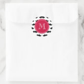 Schwarzes Schnurrmuster, rotes Monogramm Runder Aufkleber (Tasche)