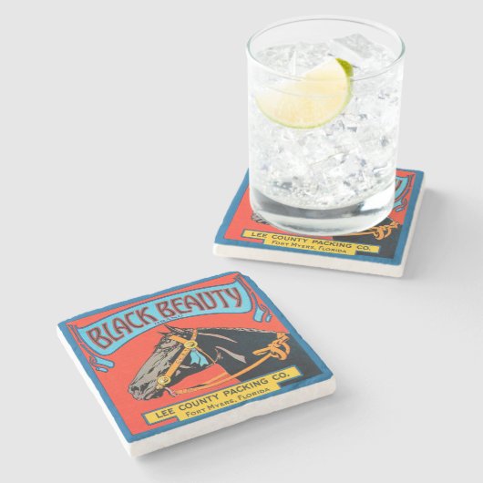 Schwarzes Schönheitsross auf rotem Hintergrund Steinuntersetzer (Seitenansicht)