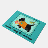 Schwarzes Scottie-Hundepflegengeschäfts-Willkommen Fußmatte (Schrägansicht)