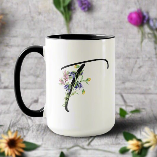 Schwarzes Script Letter "T" Farbige Wildblumen Tasse