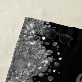 Schwarzes Silber Glitter Grau Modernes Monogramm Strandtuch (Beispiel)