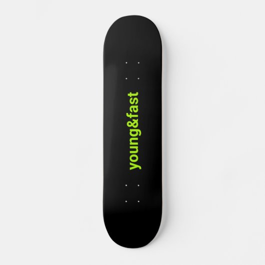 Schwarzes Skateboard mit dem Ausdruck "jung und sc (Vorderseite)