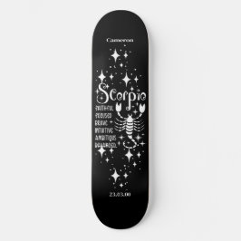 Schwarzes Skateboard mit Scorpio-Symbol