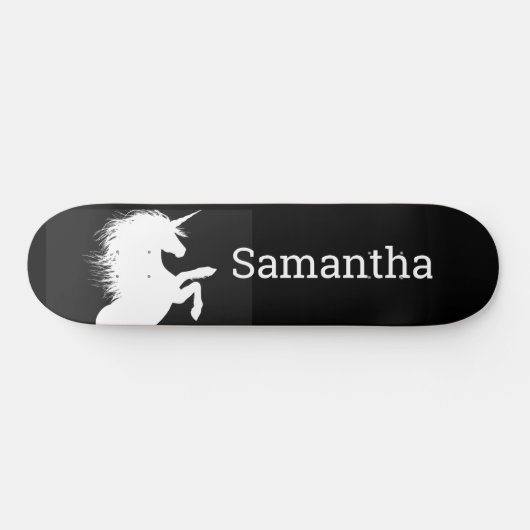 Schwarzes Skateboard Weißes Einhorn (Horizontal)