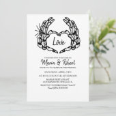 Schwarzes Skeleton Handherz mit Hochzeitsrennen Einladung (Stehend Vorderseite)