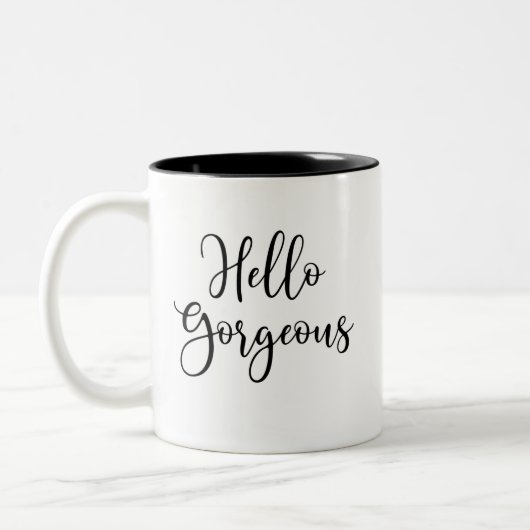 Schwarzes Skript Hallo Gorgeous Zweifarbige Tasse (Links)