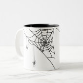 Schwarzes Spinnennetz und Spinne, Trick oder Trete Zweifarbige Tasse (Vorderseite Links)