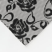 Schwarzes Spitzemuster auf weißem Hintergrund Fleecedecke (Ecke)