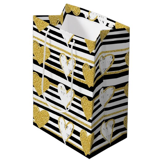Schwarzes Streifen-Gold-Herz-Glamour-Muster (1) Mittlere Geschenktüte (Vorderseite Schrägansicht)